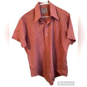 Fruit of the loom men’s salmon color button up shirt